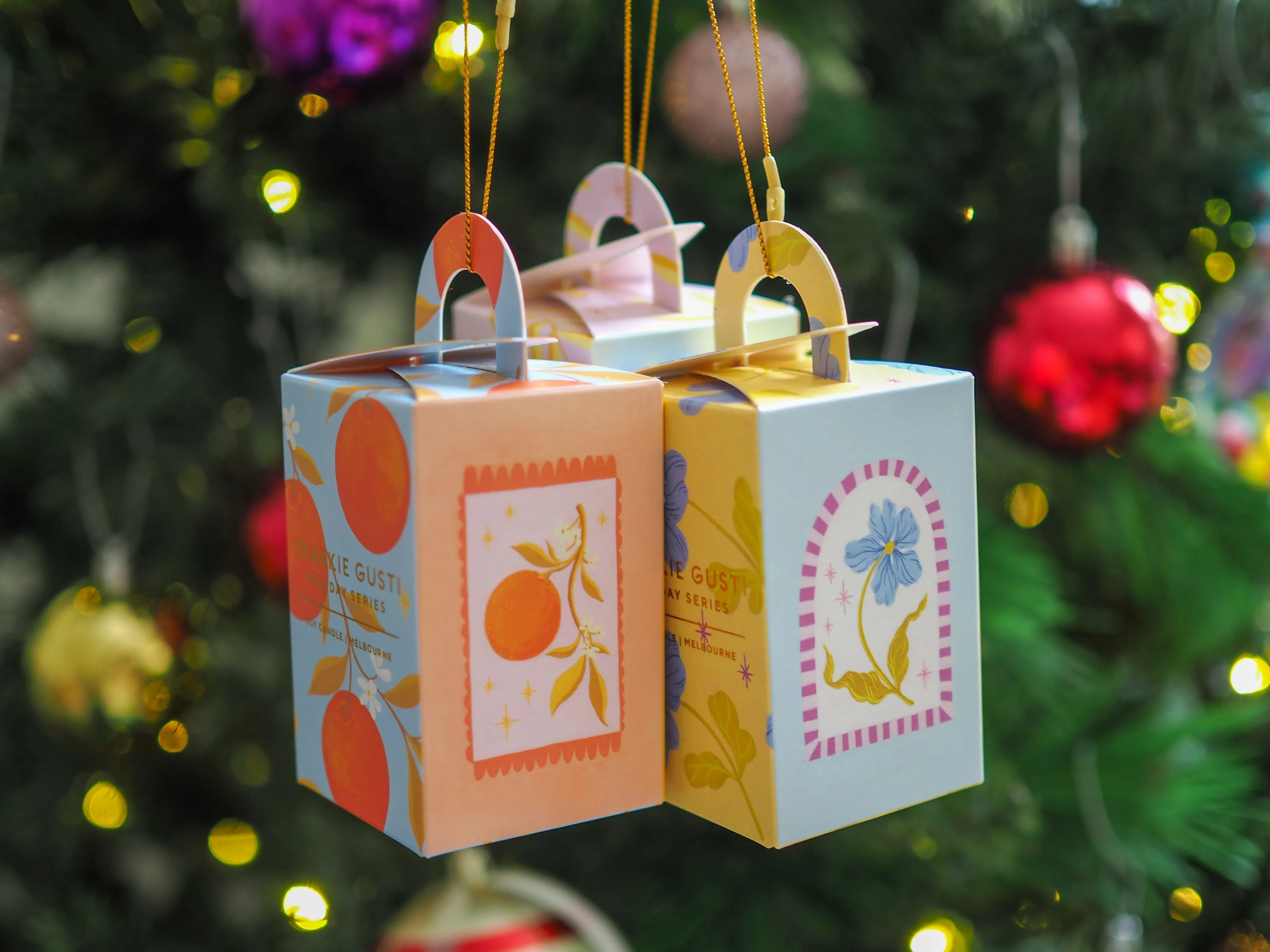 Christmas Ornament Candle - Basil & Melon we
