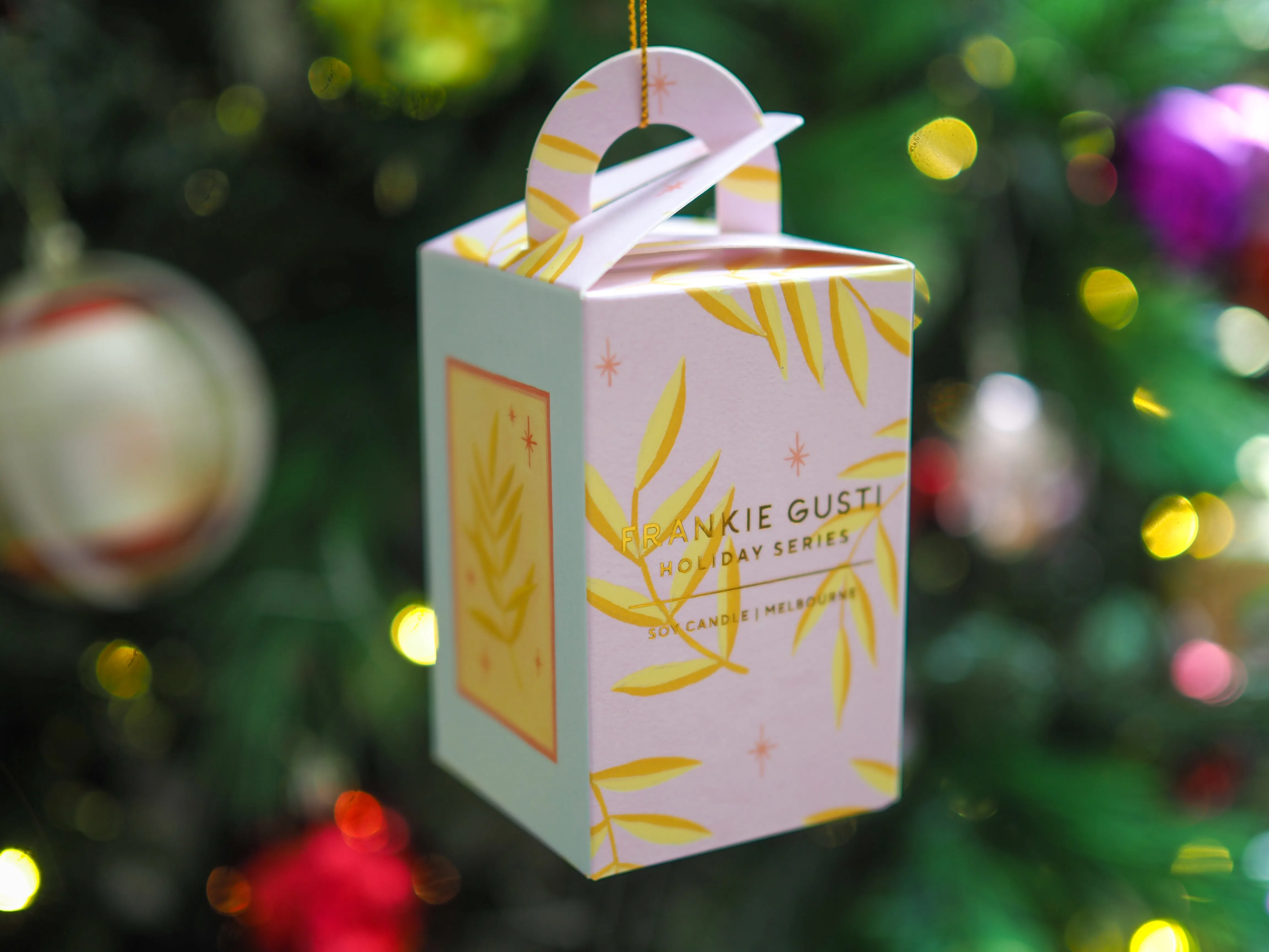 Christmas Ornament Candle - Basil & Melon we