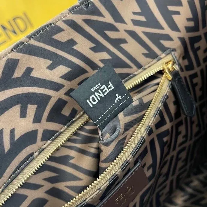 EN   Designer bags by Fendi 167