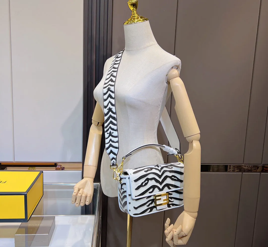 EN   Designer bags by Fendi 243