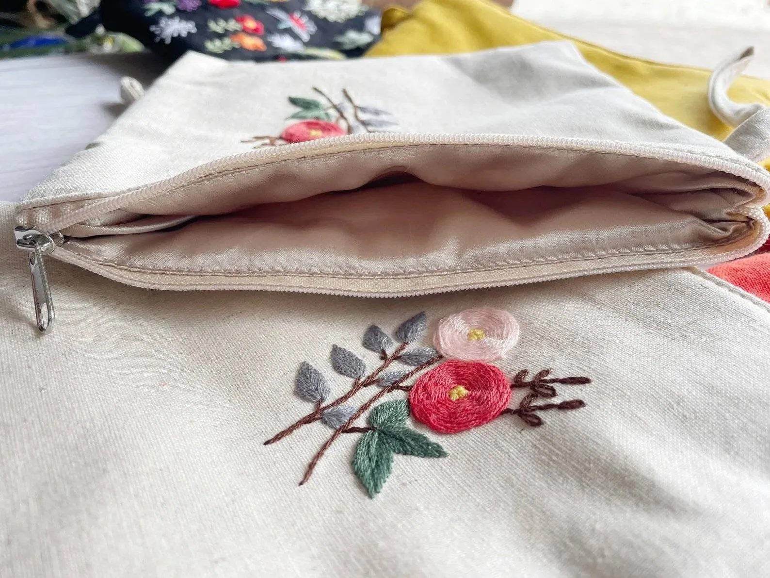 Flower Embroidered Cosmetics Bag, Collection Madeline