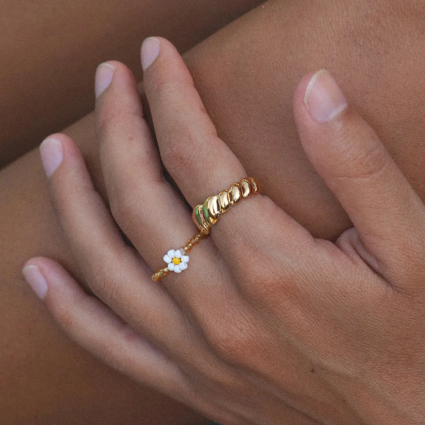 Lisa - Flower Bead Ring
